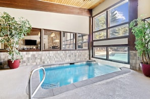 Outdoor pool, sun loungers - Falcon Point (Avon)