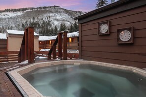 Outdoor spa tub - Eagle Point Resort (Vail)