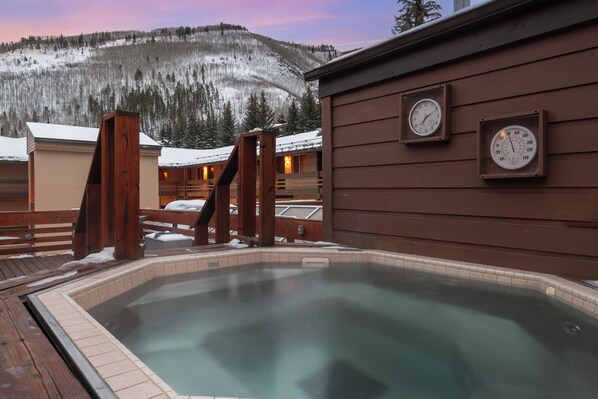 مغطس سبا خارجي