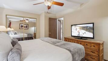 One Bedroom Villa | Blackout drapes, iron/ironing board, free WiFi, bed sheets