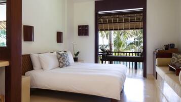 Deluxe kamer, 1 kingsize bed | Een minibar, een kluis op de kamer, een strijkplank/strijkijzer