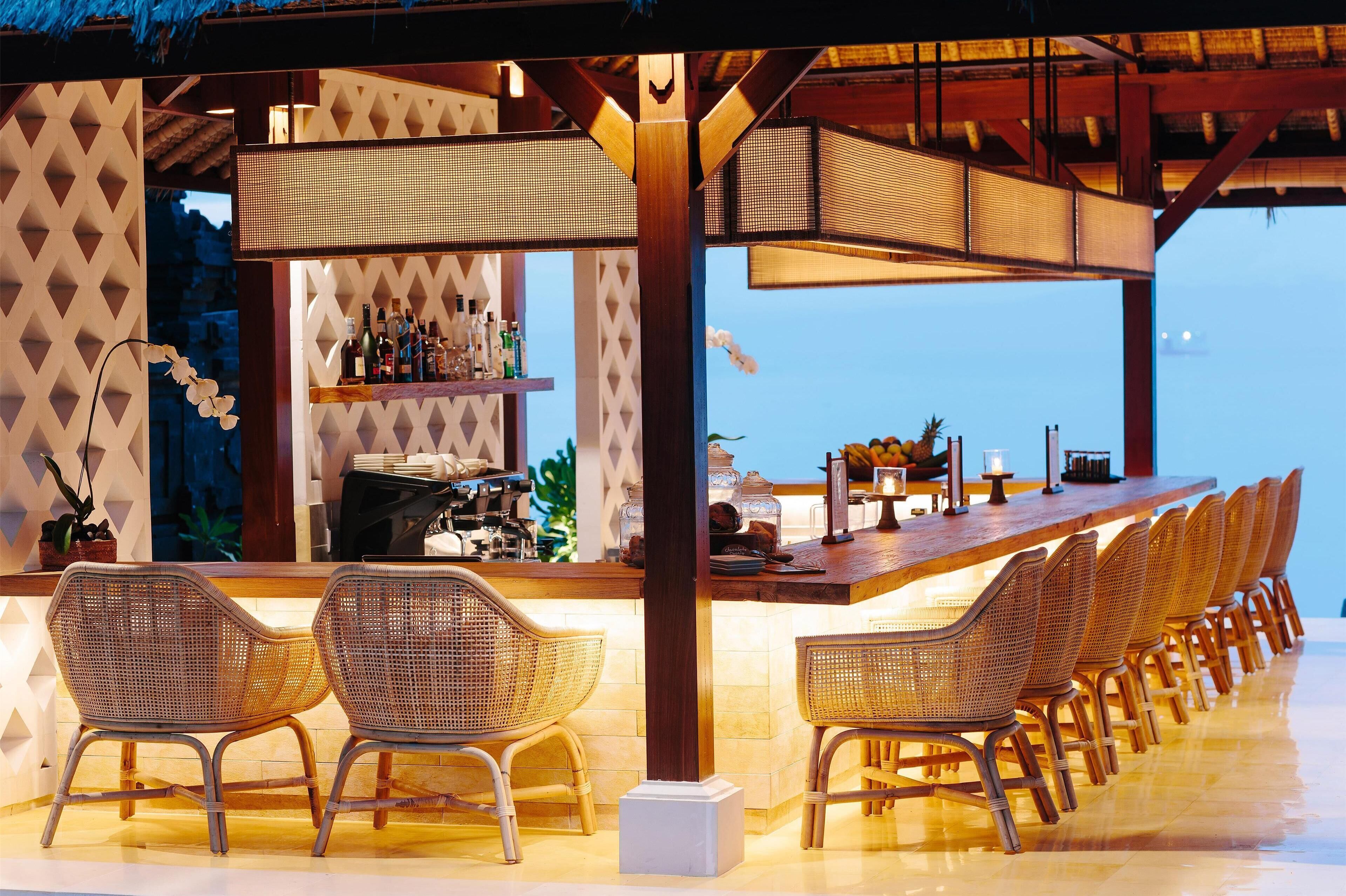 beach views, serves lunch, dinner and happy hour