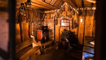 Couples treatment rooms, sauna, hot tub, steam room, Turkish bath