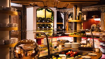 Daily continental breakfast (EUR 22.50 per person)