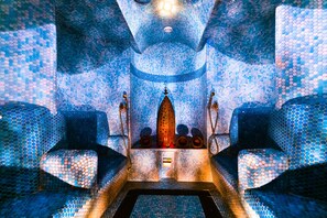 Couples treatment rooms, sauna, hot tub, steam room, Turkish bath