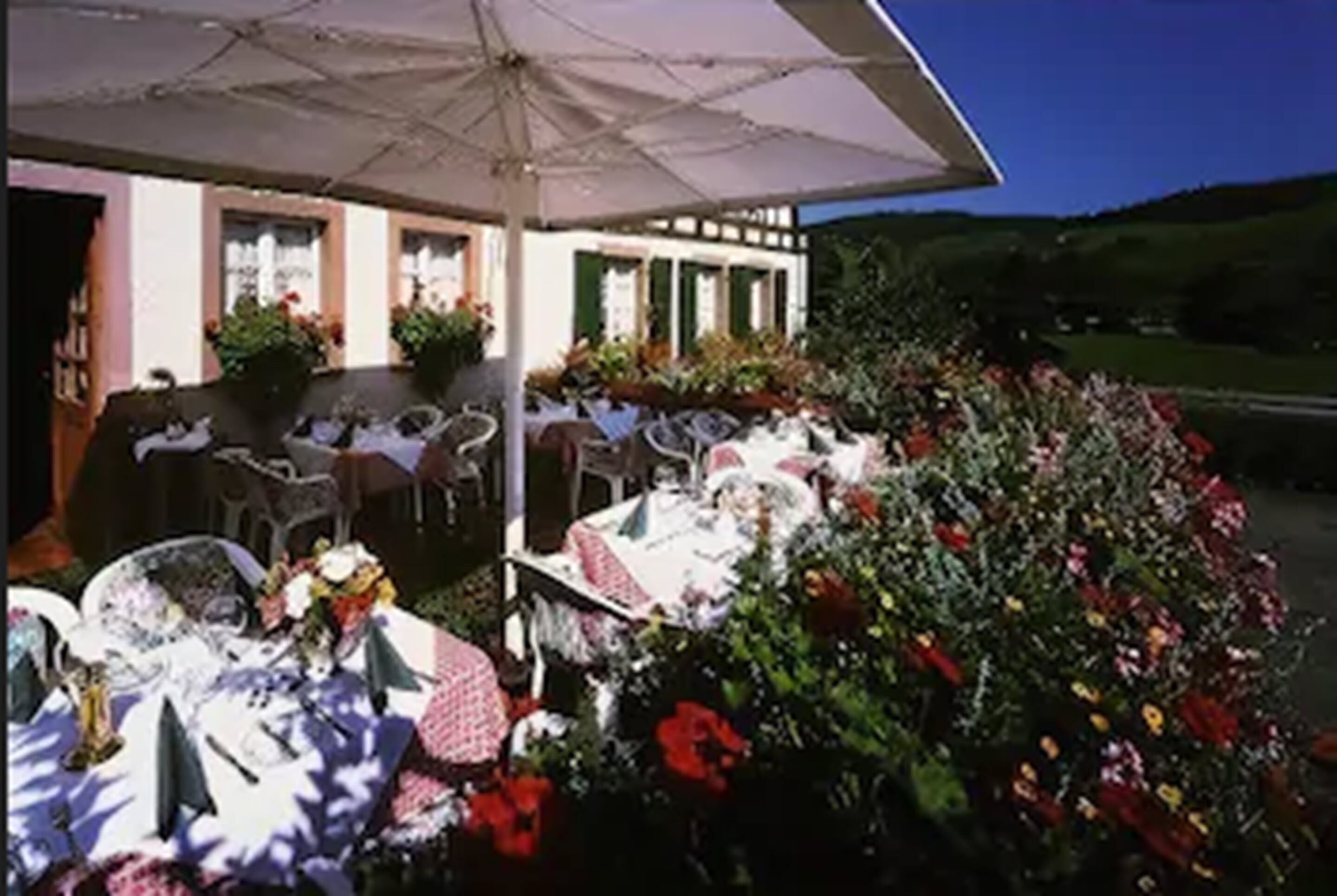 breakfast, lunch, dinner served; regional cuisine