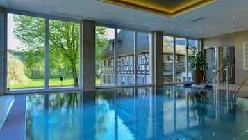 Indoor pool, sun loungers