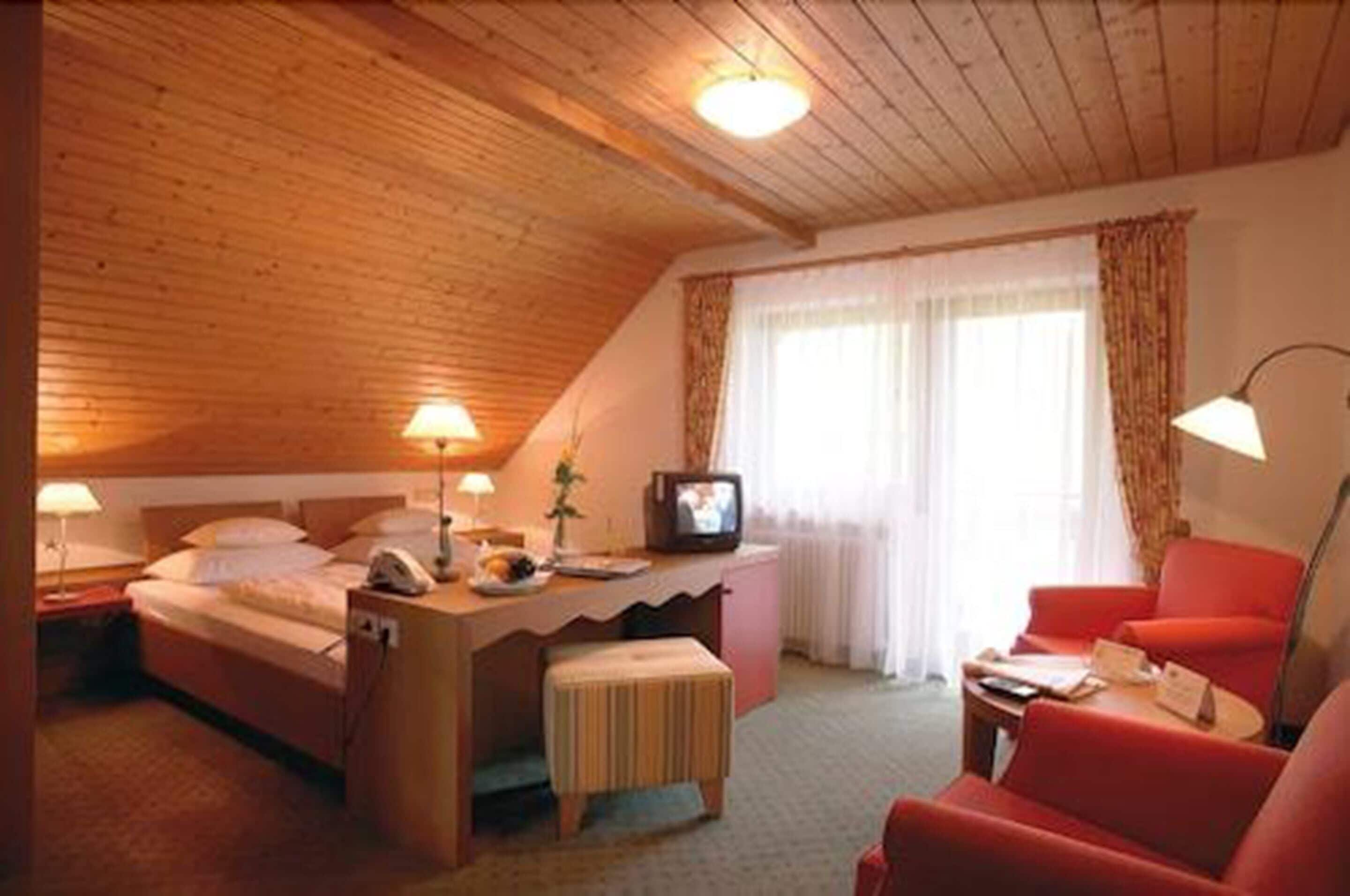 minibar, in-room safe, desk, rollaway beds