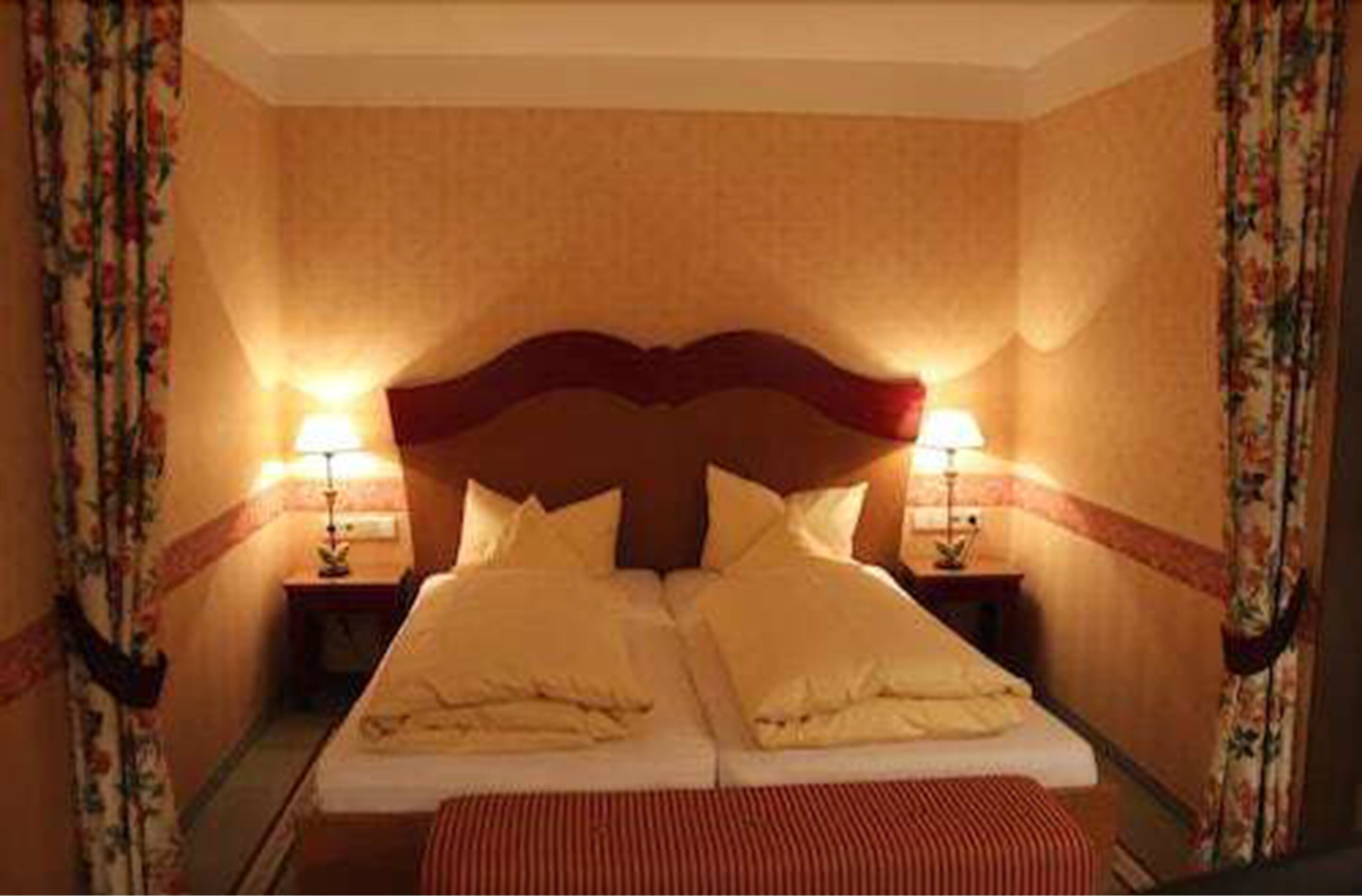 double room | minibar, in-room safe, desk, rollaway beds