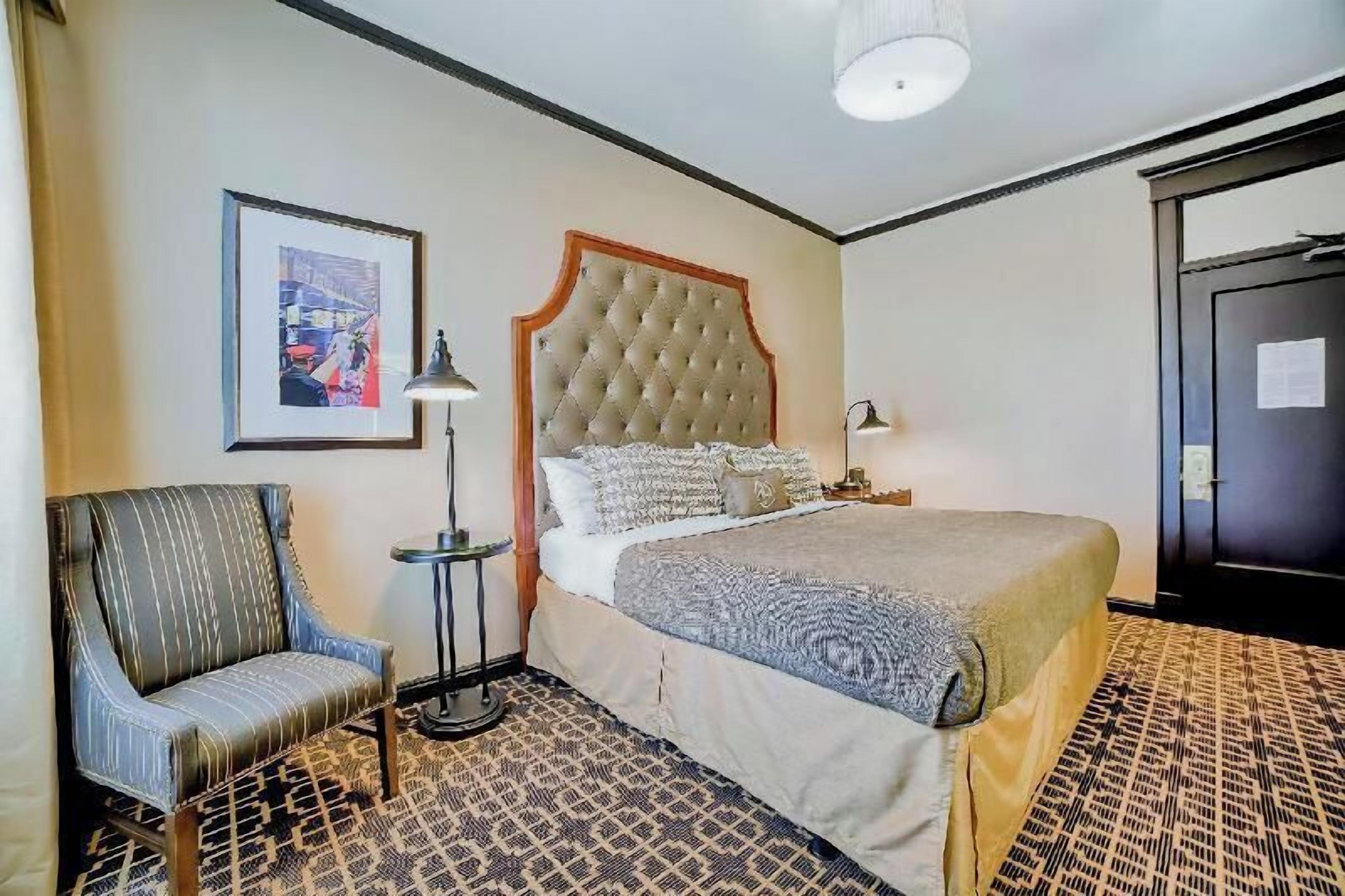 Premium bedding, down comforters, in-room safe, individually decorated