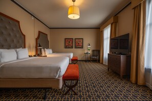 Kamar, 2 Tempat Tidur Queen | Seprai premium, selimut bulu angsa, brankas, dan didekorasi berbeda-beda