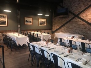 4 restaurants, dinner served, American cuisine