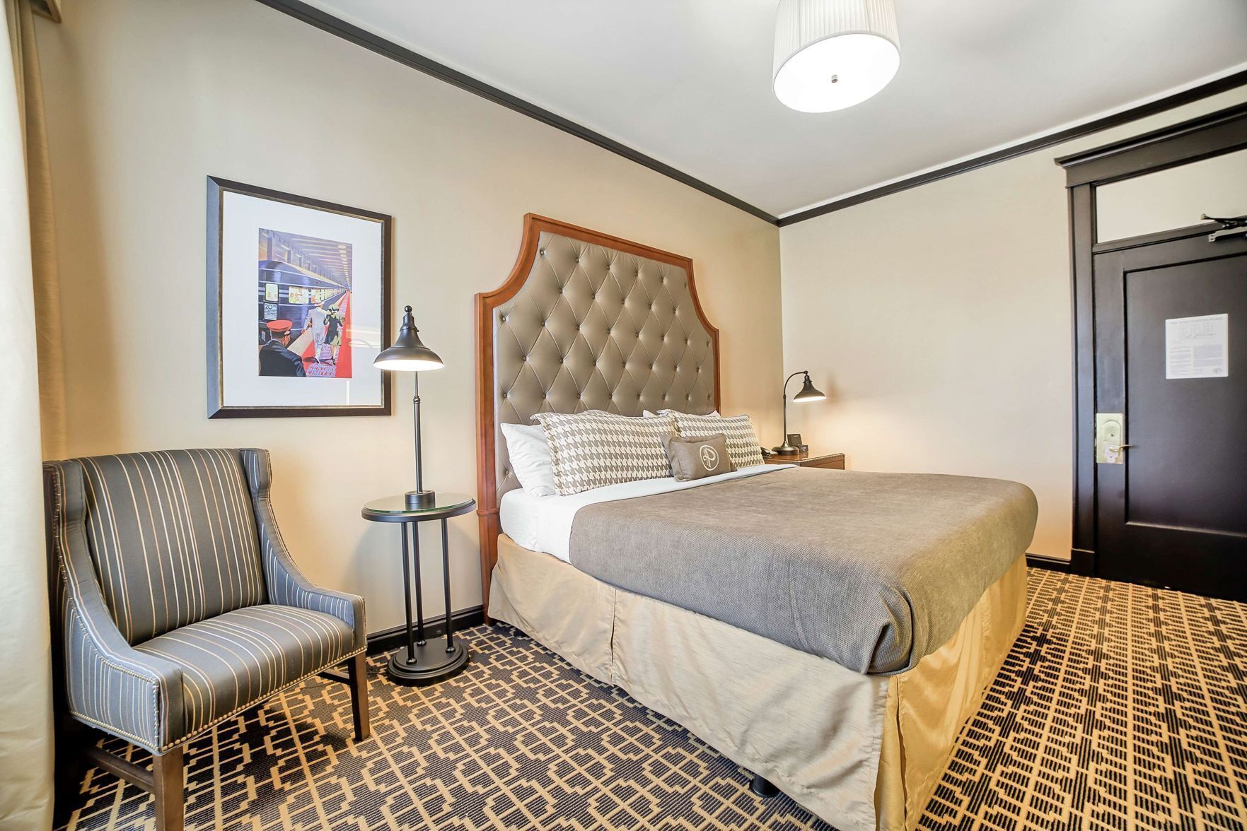 Premium bedding, down comforters, in-room safe, individually decorated