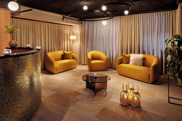Sauna, Dampfbad, Körperbehandlungen, Aromatherapie, Warmsteinmassagen