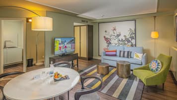 Family Apartment | Hypo-allergenic bedding, minibar, in-room safe, individually decorated