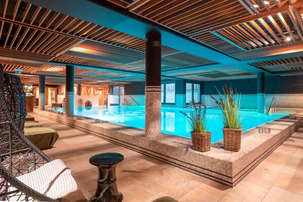 Indoor pool, pool loungers
