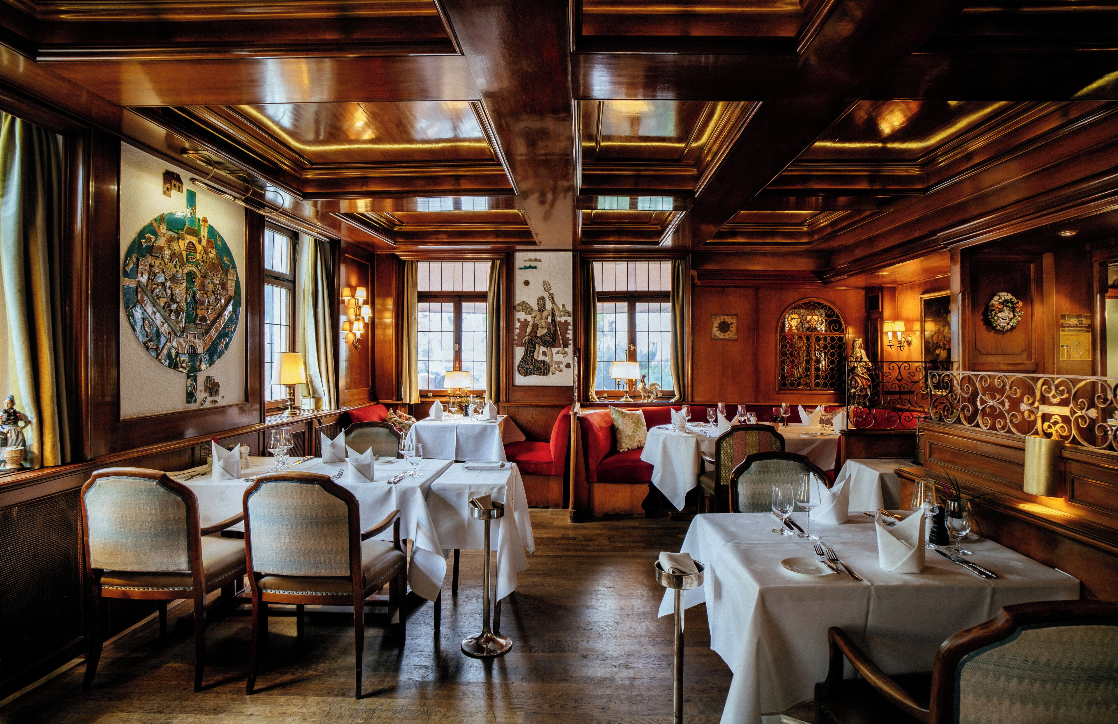 2 restaurants, lunch, dinner served; german cuisine