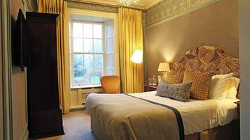 Classic Double Room | Individually decorated, individually furnished, desk, iron/ironing board