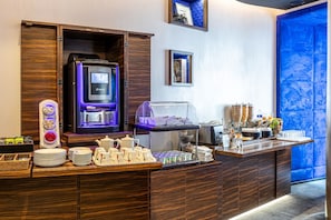 Daily continental breakfast (EUR 18 per person)