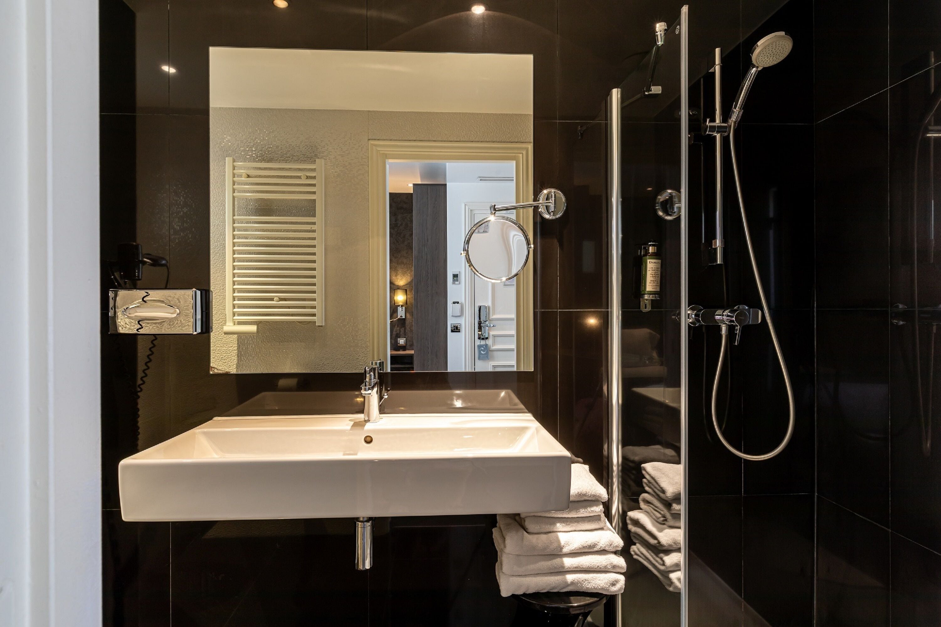 superior triple room | bathroom | free toiletries, hair dryer, towels