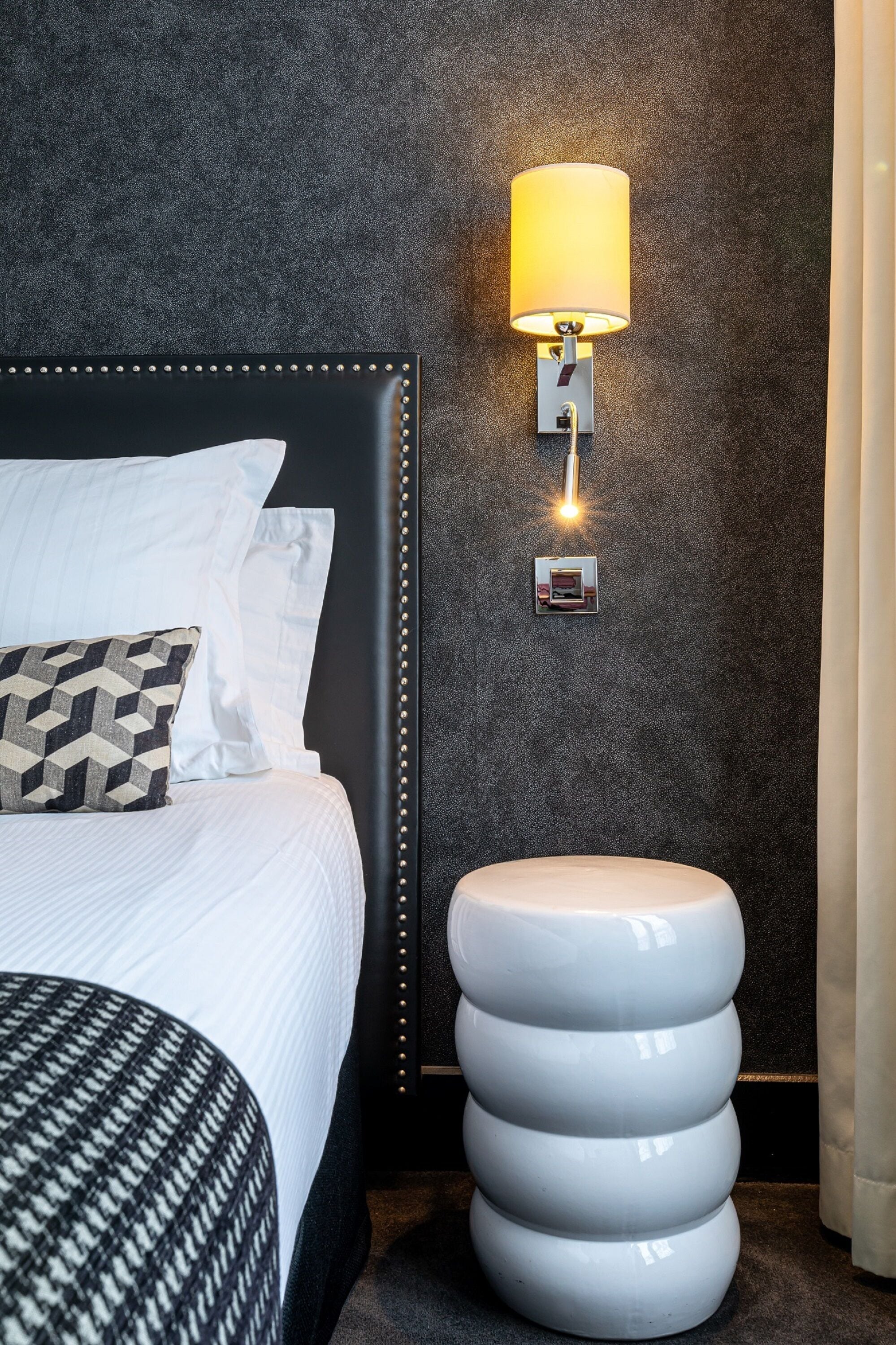 in-room safe, desk, laptop workspace, blackout curtains