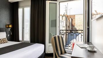 Standard Double Room | 1 bedroom, in-room safe, desk, laptop workspace