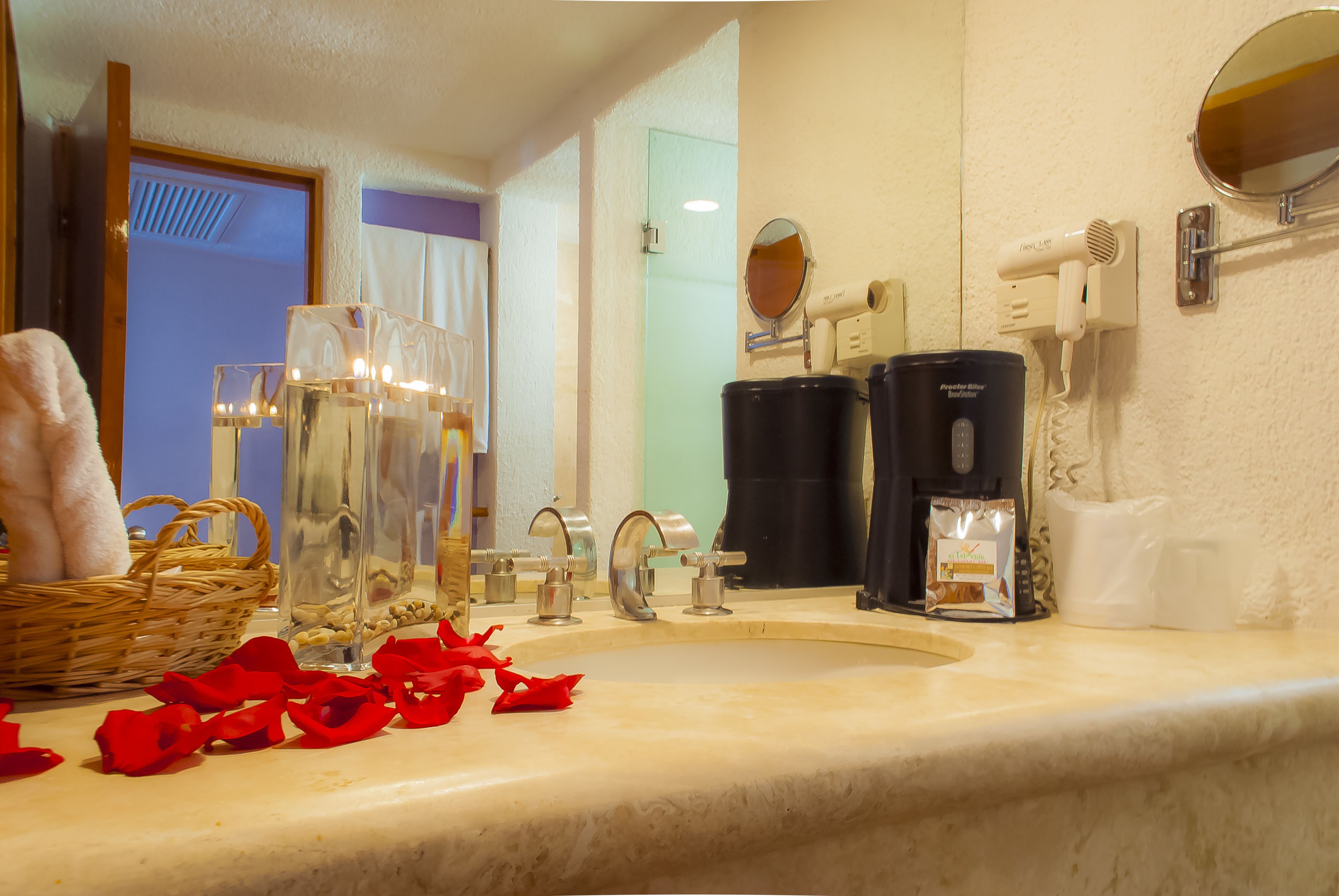 junior king european plan | bathroom | shower, free toiletries, hair dryer, towels