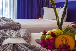 Junior King | Minibar, in-room safe, desk, blackout drapes - Los Patios Hotel (Cabo San Lucas)