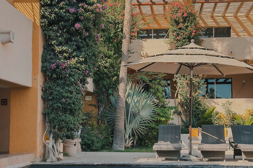 Los Patios Hotel
