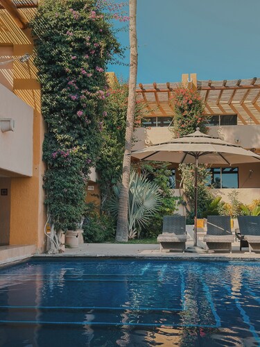 Los Patios Hotel