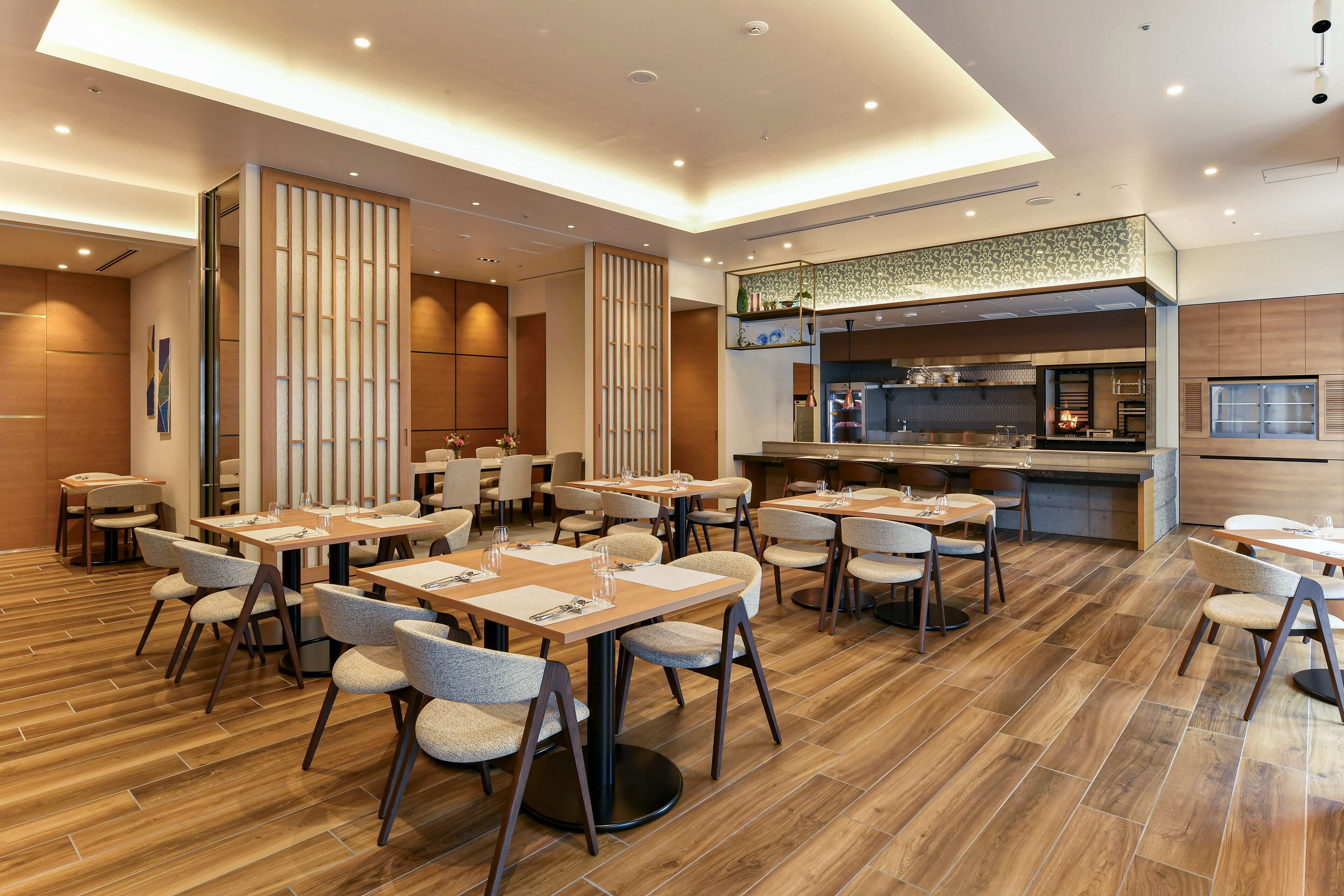 breakfast, lunch and dinner served