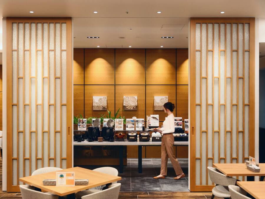 Daily buffet breakfast (JPY 2500 per person)