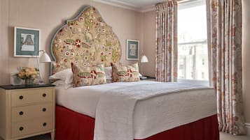 Quarto superluxo | Lençóis italianos Frette, roupas de cama premium, frigobar