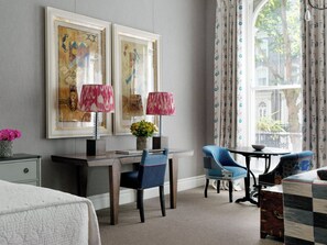 جناح (Knightsbridge) | ملاءات إيطالية من طراز فريتي وأغطية فراش متميزة وميني بار