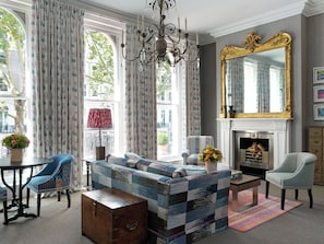 Knightsbridge Suite | Frette Italian sheets, premium bedding, minibar, in-room safe