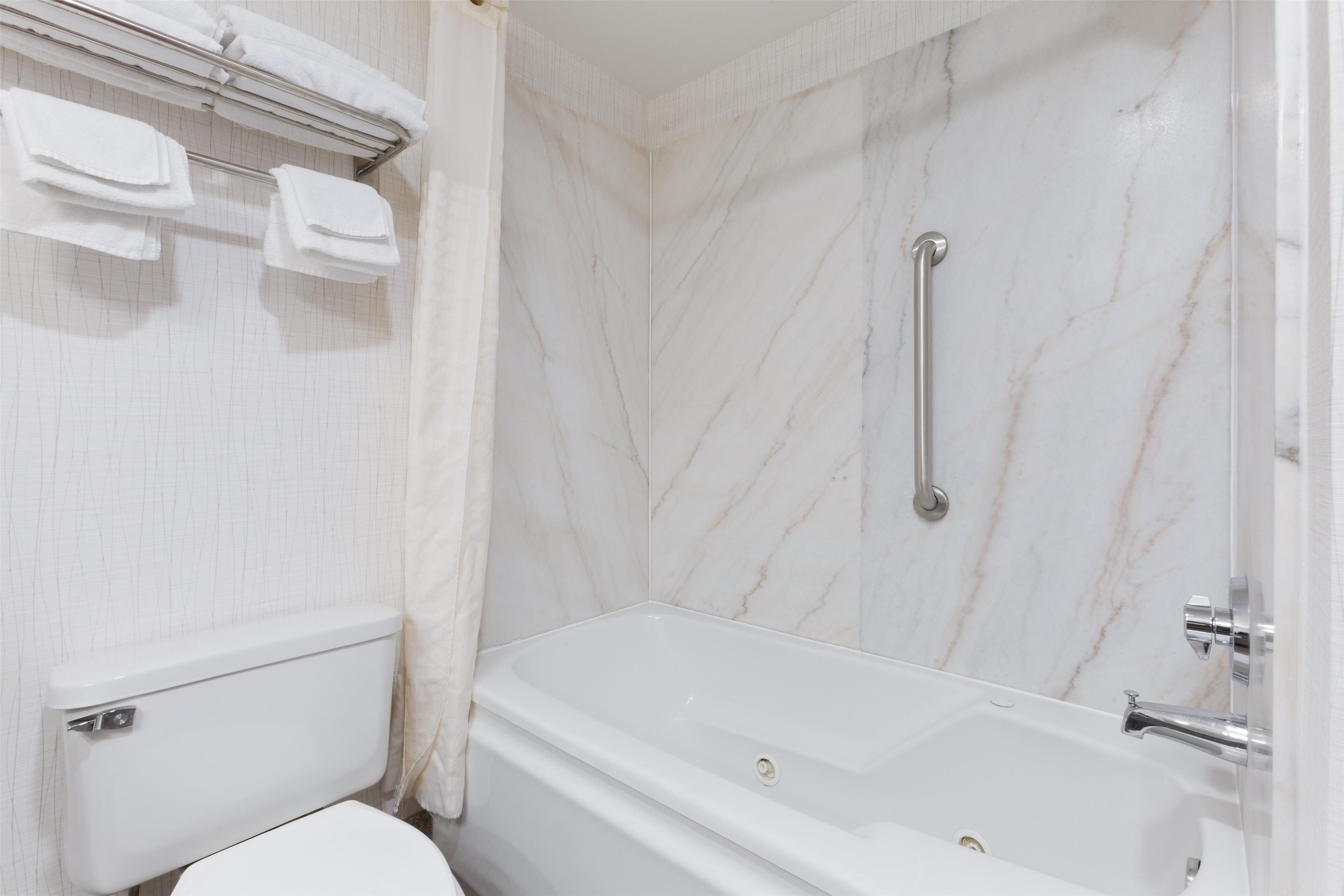 standard room, 1 king bed, non smoking, refrigerator & microwave | bathroom | free toiletries, hair dryer, towels