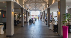 Coin salon dans le hall