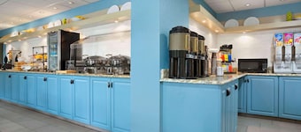 Country Inn & Suites by Radisson, Charlotte University Place, NC