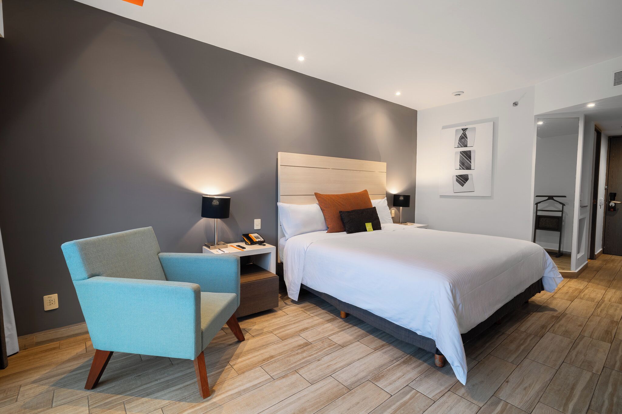 Deluxe King | Ropa de cama de alta calidad y caja de seguridad en la habitación 