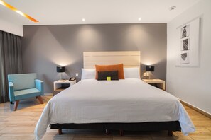 Deluxe King | Premium bedding, in-room safe, desk, blackout drapes - Real Inn Perinorte (Tlalnepantla de Baz)