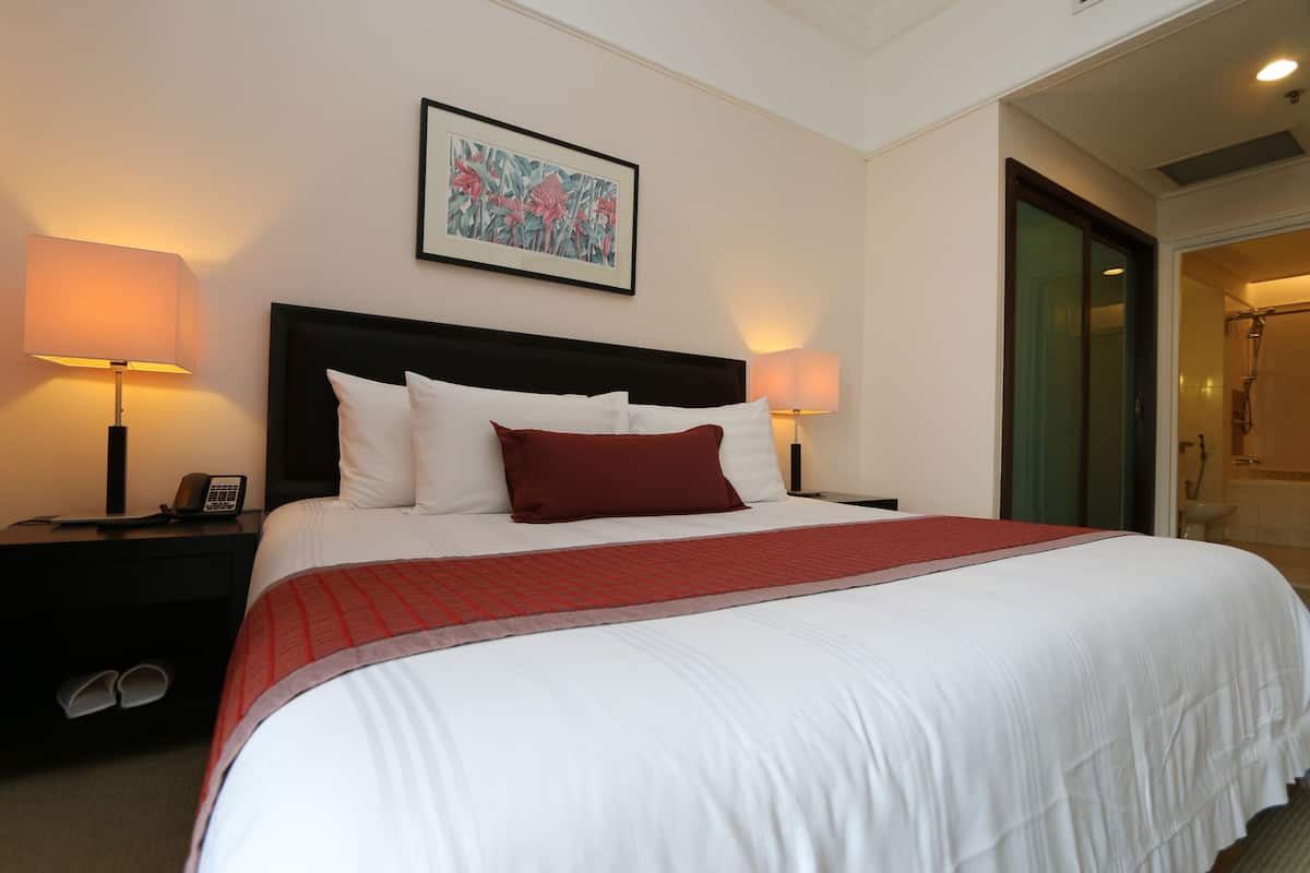 In-room safe, desk, soundproofing, iron/ironing board