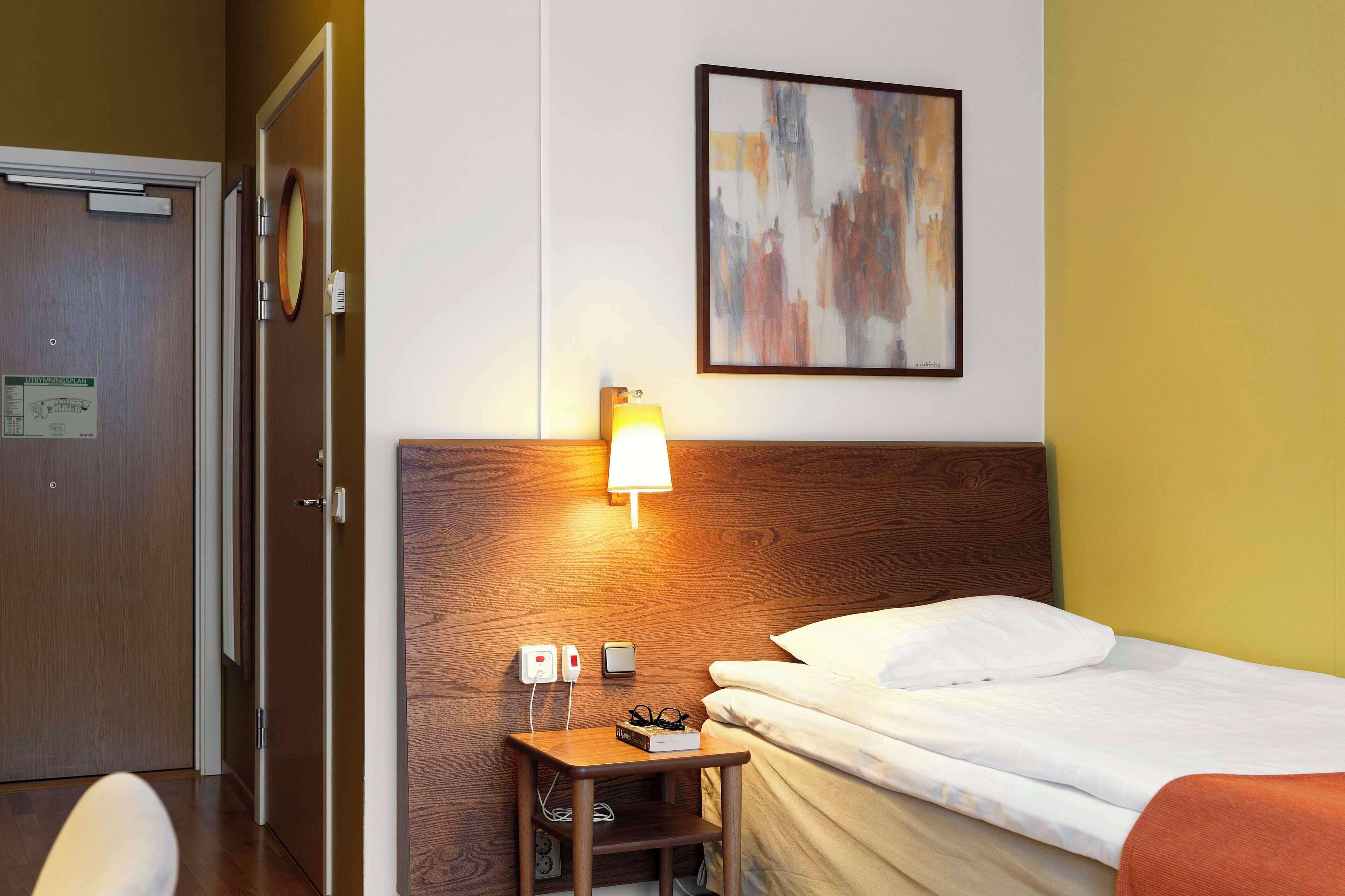 single room | desk, iron/ironing board, free wifi, bed sheets