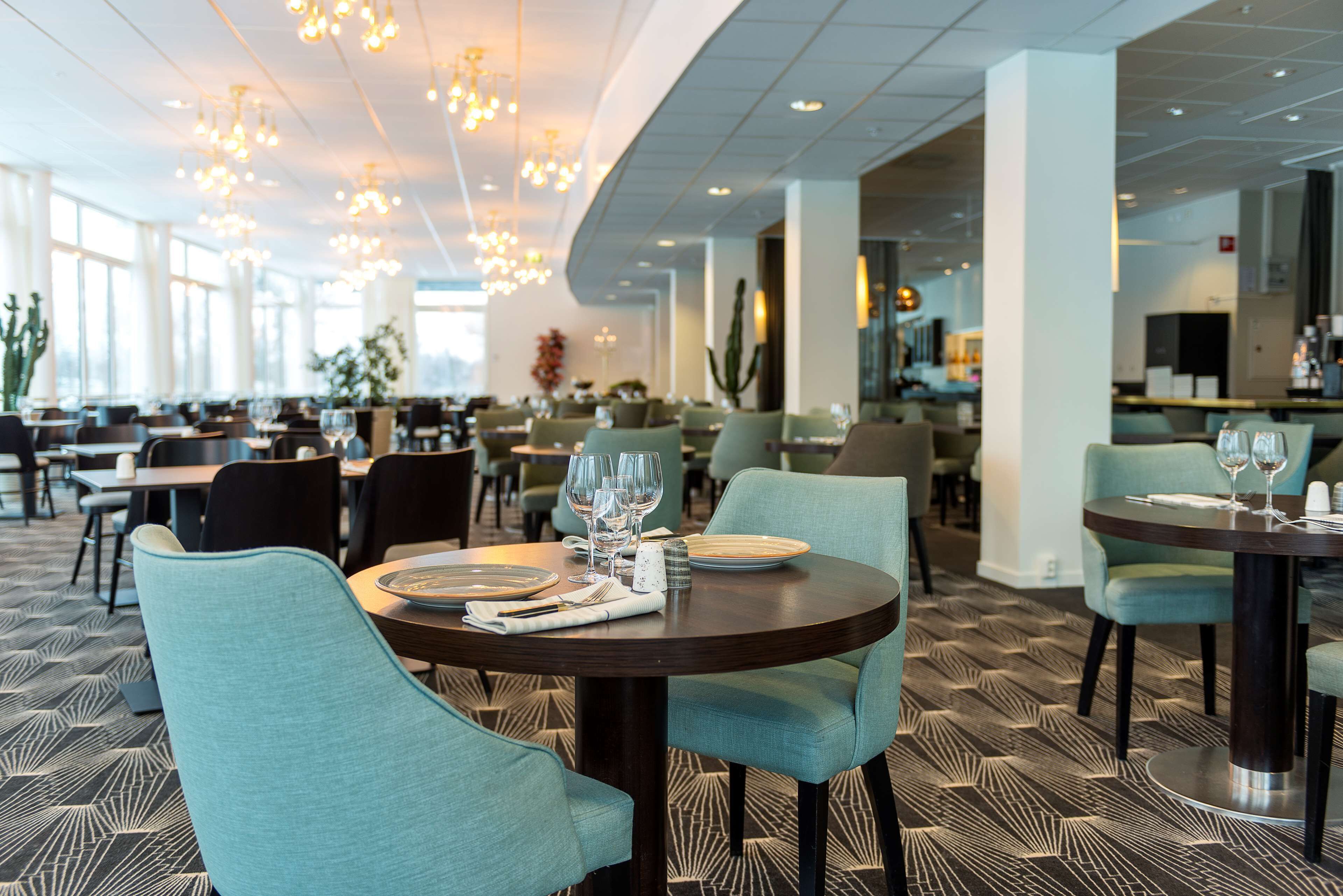 breakfast, lunch and dinner served