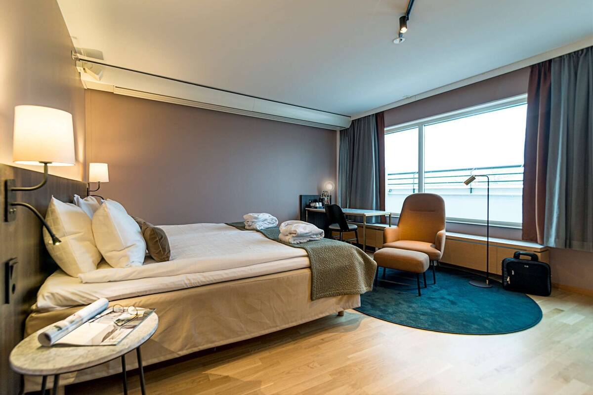 superior room, 1 king bed | desk, iron/ironing board, free wifi, bed sheets