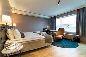 Chambre Supérieure, 1 très grand lit | Bureau, fer et planche à repasser, Wi-Fi gratuit, draps fournis