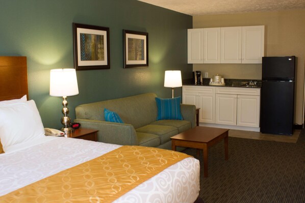 In-room safe, desk, iron/ironing board, cots/infant beds - Quality Inn (Kilmarnock)