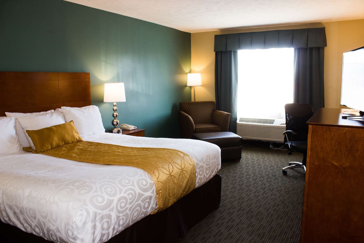 In-room safe, desk, iron/ironing board, cots/infant beds