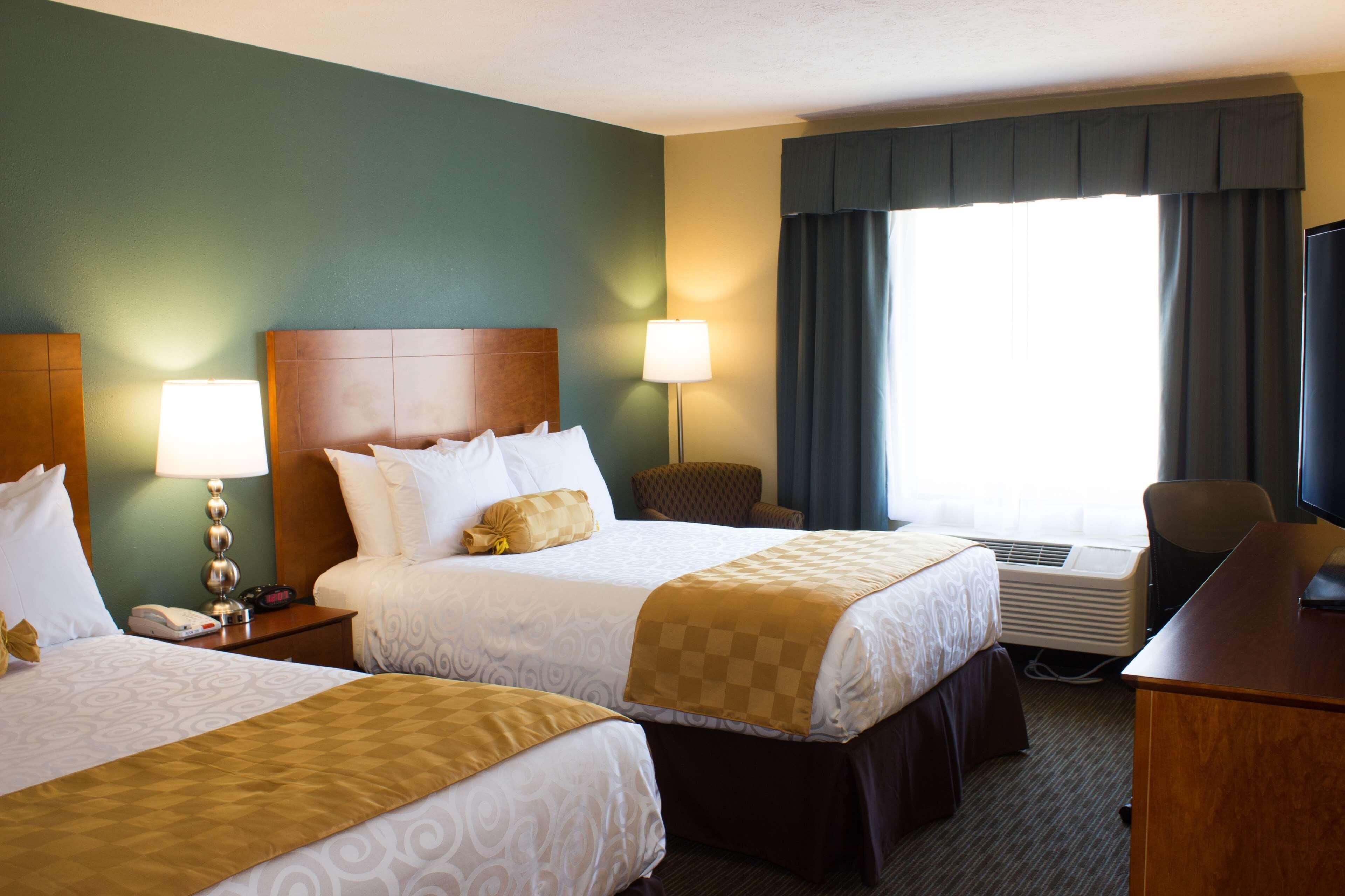 In-room safe, desk, iron/ironing board, cribs/infant beds