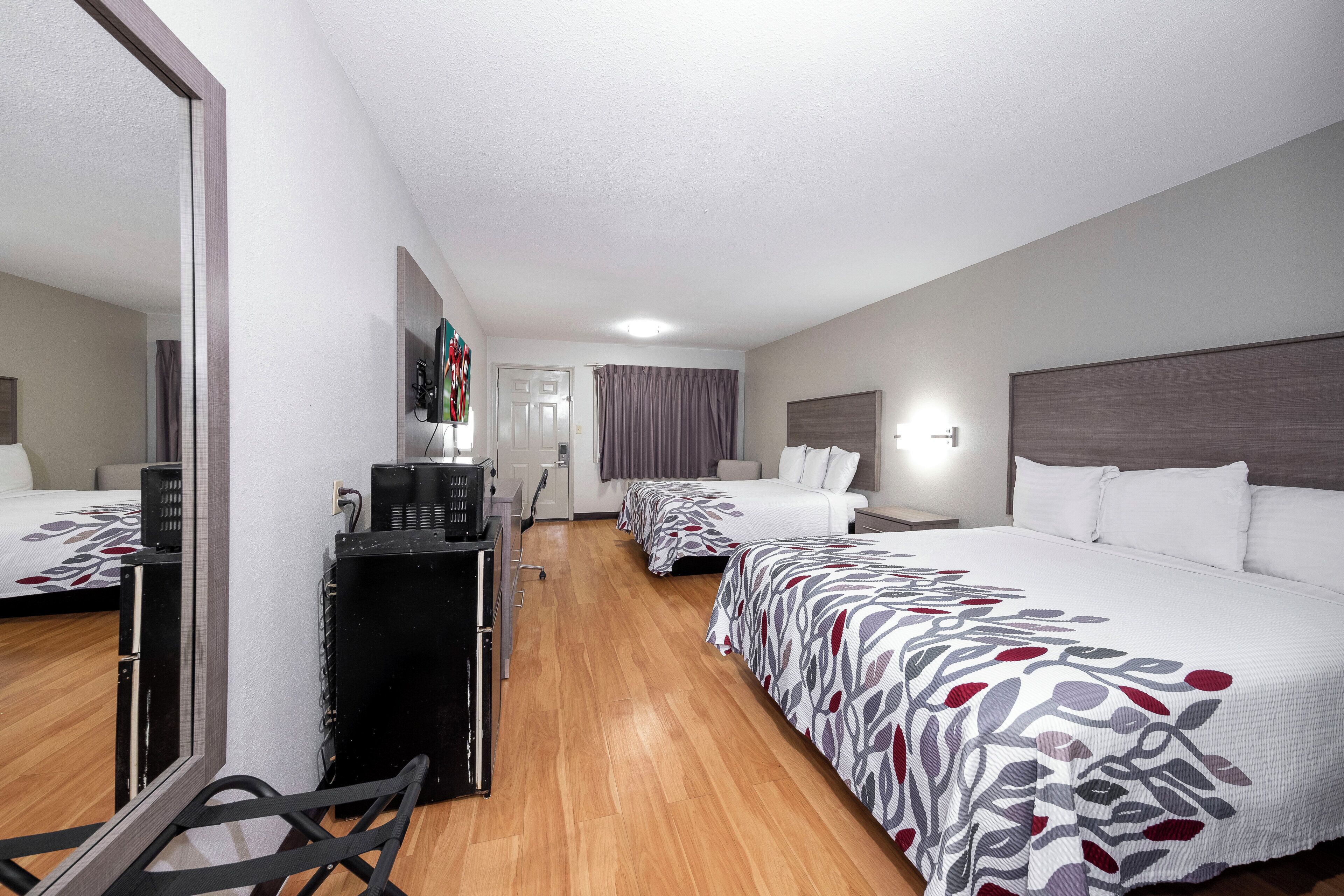 Deluxe Room, 2 Queen Beds, Non Smoking (Smoke Free)