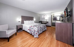 Superior Room, 1 King Bed (Smoke Free) | Desk, laptop workspace, blackout drapes, iron/ironing board